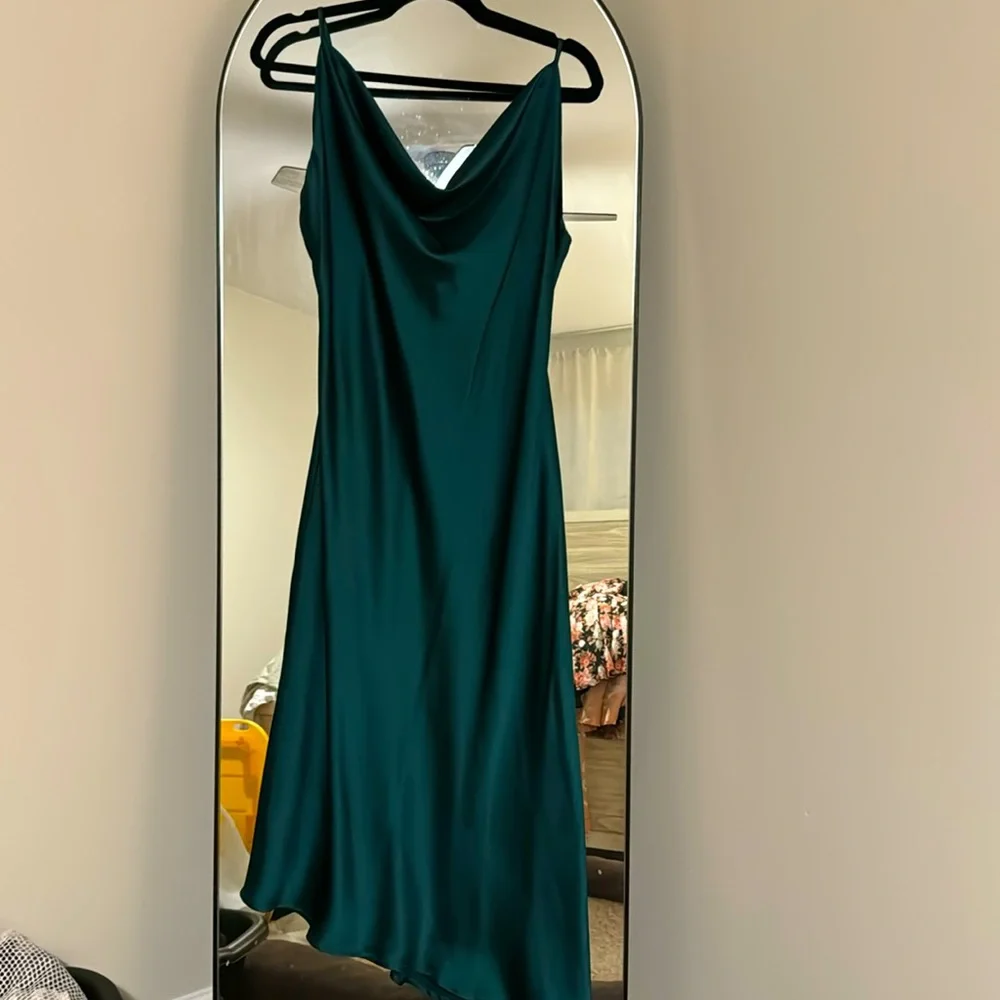 Petal & Pup Midi Style Emerald Dress - Picture 1 of 4